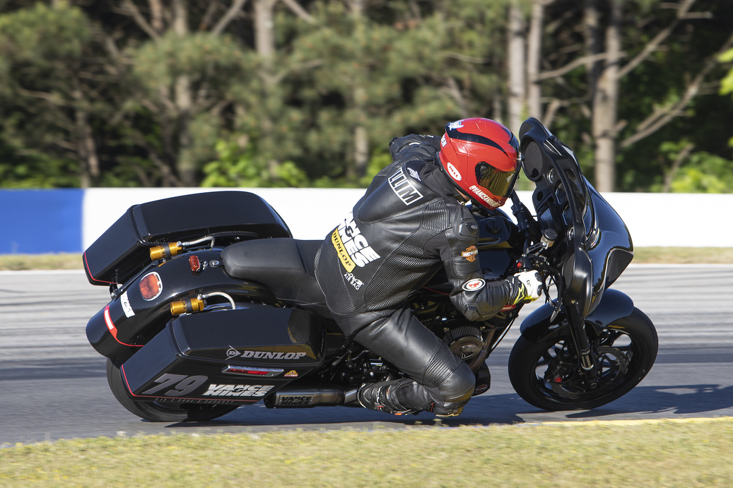 Corrida de motos custom: conheça o King of the Baggers - Motonline