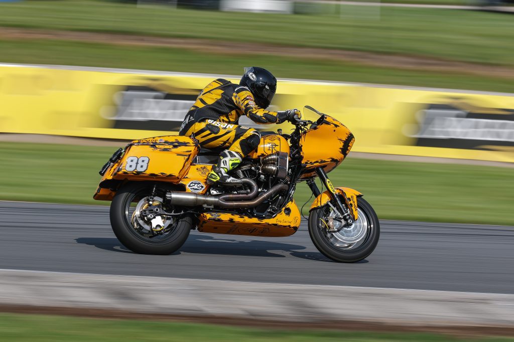 Read more about the article S&S Cycle Announces Contingency Support Program Totaling $31,500 For 2026 Mission King Of The Baggers Championship