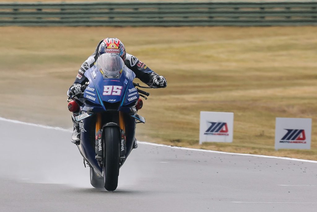 Read more about the article Beach’s Day In Dramatic Quad Lock Superbike Race 1 At Ridge