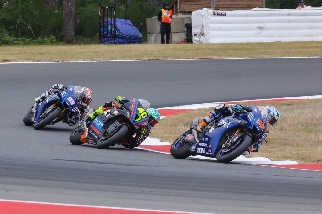 Read more about the article SDK Says “Outta My Way” In Last Lap Quad Lock Superbike Race 2 Thriller